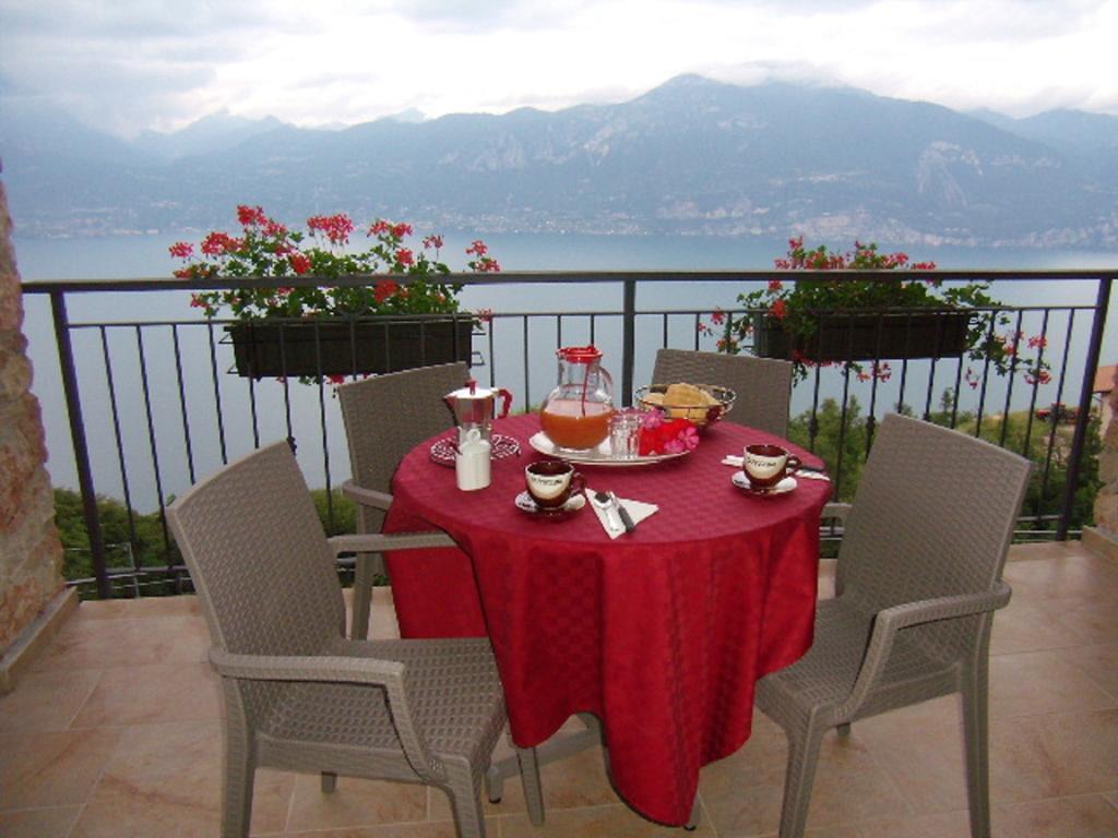 La Casa Di Pericle Aparthotel Brenzone sul Garda Szoba fotó
